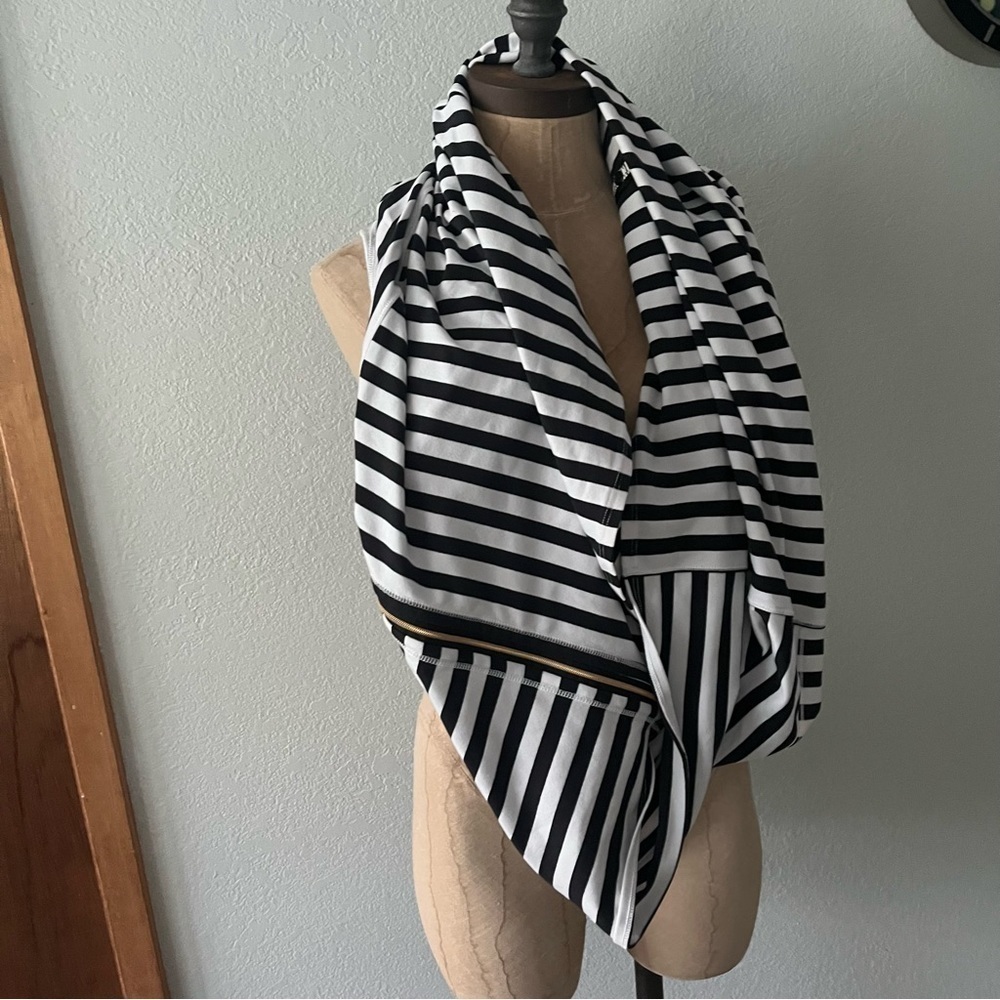 LULULEMON Black White Striped VINYASA SCARF Apex Stripe Zips Zipper - Picture 6 of 7